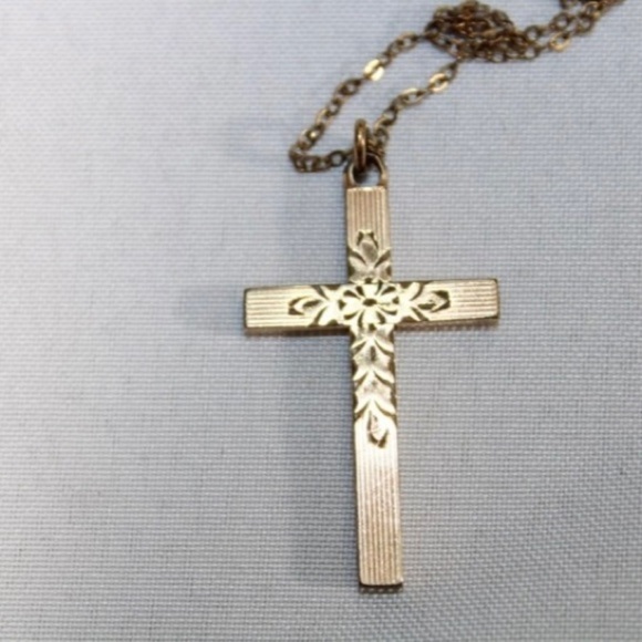 12kt Gold Filled Etched Cross w/12kt GF Chain - Picture 2 of 4